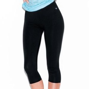 Victoria’s Secret PINK cropped leggings
